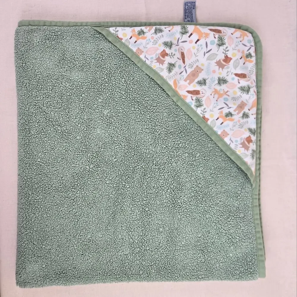 Norwex Kids Hooded Bath Towel Sage Green Woodland Print Microfiber (B)